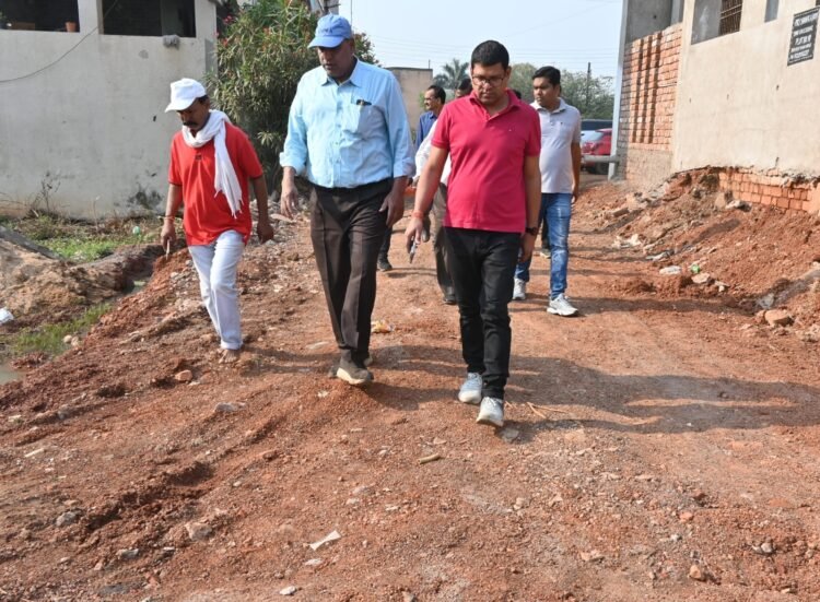 आयुक्त ने वैशाली नगर क्षेत्र का बारीकी से किया निरीक्षण