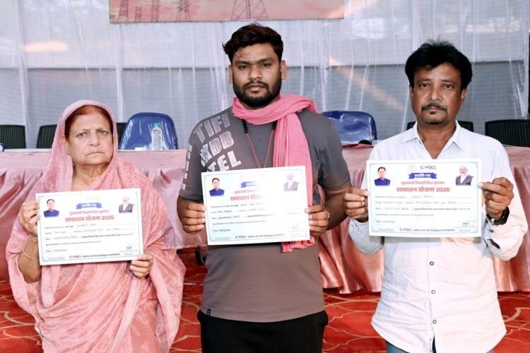 दक्षिण संभाग में आज समाधान शिविर प्रबंध निदेशक कंवर द्वारा हितग्राहियों से वार्तालाप