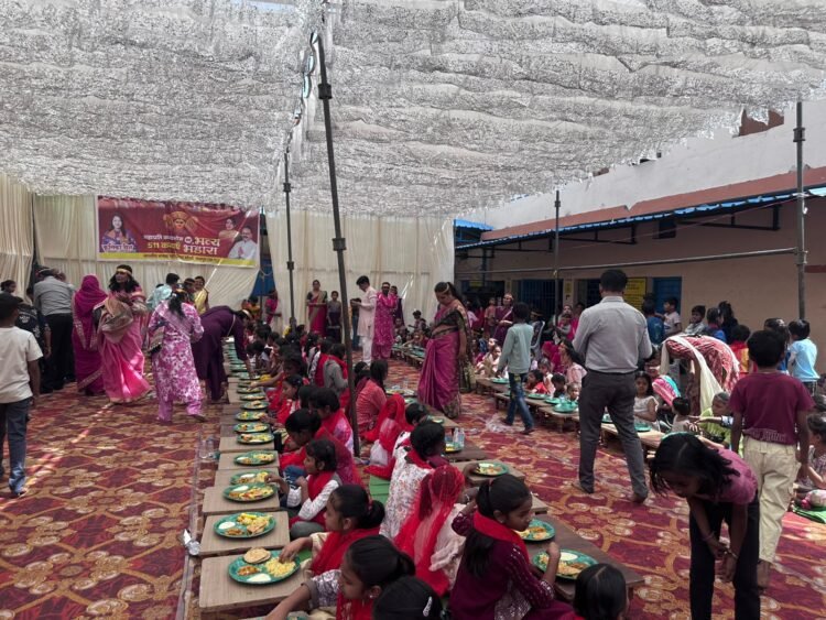 भाजपा महिला मोर्चा ने 511 कन्या भोज एवं भंडारा का किया भव्य आयोजन