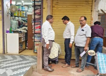 बकाया न पटाने पर निगम की बड़ी कार्रवाई, हटरी बाजार की दुकान सील