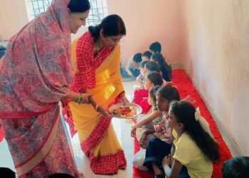 जय माता दी के जयकारों से गूंजा निगम, महापौर ने कन्याओं को कराया स्नेह भोज