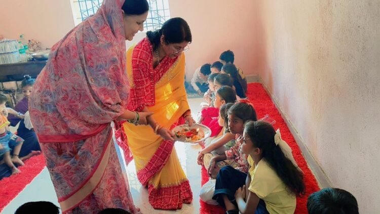 जय माता दी के जयकारों से गूंजा निगम, महापौर ने कन्याओं को कराया स्नेह भोज