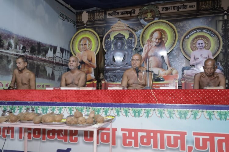 निर्यापक मुनि 108 श्री अभय सागर जी महाराज (ससंघ) का भव्य मंगल प्रवेश