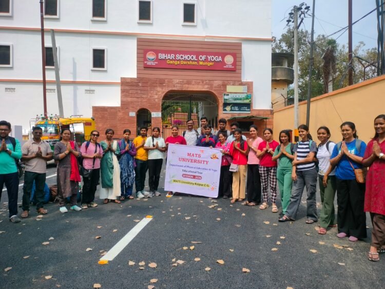मैट्स यूनिवर्सिटी योग विभाग का शैक्षणिक भ्रमण मुंगेर आश्रम में: योग, अनुशासन और साधना का अद्भुत संगम