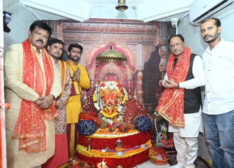 मुख्यमंत्री साय ने चंदखुरी में माता कौशल्या एवं भगवान श्रीराम के किए दर्शन: प्रदेश की सुख-समृद्धि की कामना की