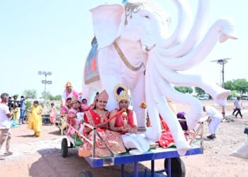 महावीर जयंती पर जन्मकल्याणक महोत्सव में कार्यक्रमों की धूम ऐरावत हाथी पर भव्य शोभायात्रा