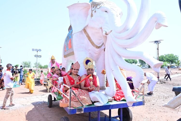 महावीर जयंती पर जन्मकल्याणक महोत्सव में कार्यक्रमों की धूम ऐरावत हाथी पर भव्य शोभायात्रा