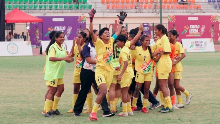 केआईटीजी 2026: मिडफील्ड की कमान से लेकर गोलकीपिंग के कमाल तक,कप्तान किरण ने छत्तीसगढ़ को फुटबॉल फाइनल में पहुंचाया