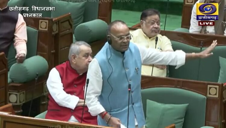 सडक़ दुर्घटना में बढ़ती मौतें, सत्ता-विपक्ष ने घेरा सरकार को