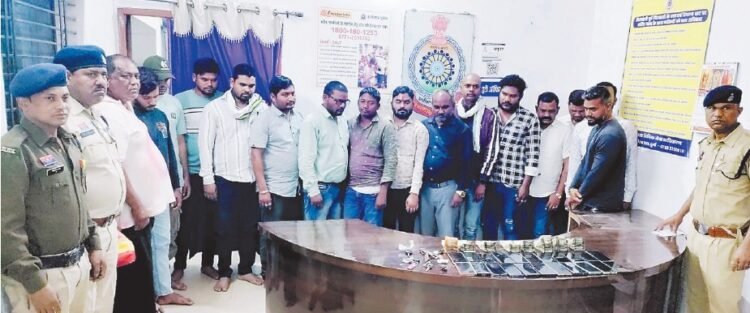 दुर्ग में जुए पर बड़ी कार्रवाई: रिसॉर्ट में दबिश, 16 जुआरी गिरफ्तार, 25 लाख से अधिक की संपत्ति जब्त