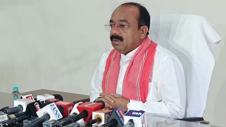 गैस सिलेंडर की कतारों पर डिप्टी सीएम अरुण साव का बयान: देश में गैस की कोई कमी नहीं, अफवाहों से बचें