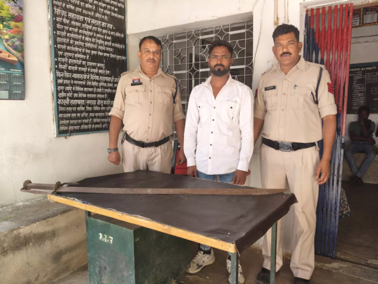 “एक इंच जमीन नहीं दूंगा”: तलवार लहराकर धमकी देने वाला आरोपी जेल भेजा गया