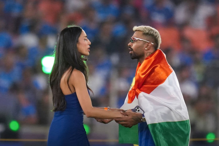 वर्ल्ड चैंपियन बनने के बाद मुश्किलों में घरे हार्दिक पांड्या , तिरंगे के ‘अपमान’ का लगा आरोप; शिकायत दर्ज