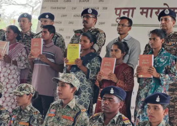 डेडलाइन के अंतिम दिन बड़ी सफलता, दंतेवाड़ा में 5 इनामी नक्सलियों ने किया सरेंडर