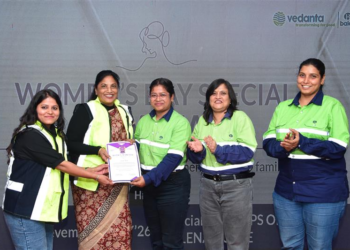 आईजी मिलना कुर्रे ने बालको की 56 महिला शक्ति को किया सम्मानित, ‘अनस्टॉपेबल’ पत्रिका का विमोचन