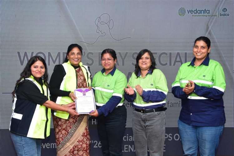 आईजी मिलना कुर्रे ने बालको की 56 महिला शक्ति को किया सम्मानित, ‘अनस्टॉपेबल’ पत्रिका का विमोचन