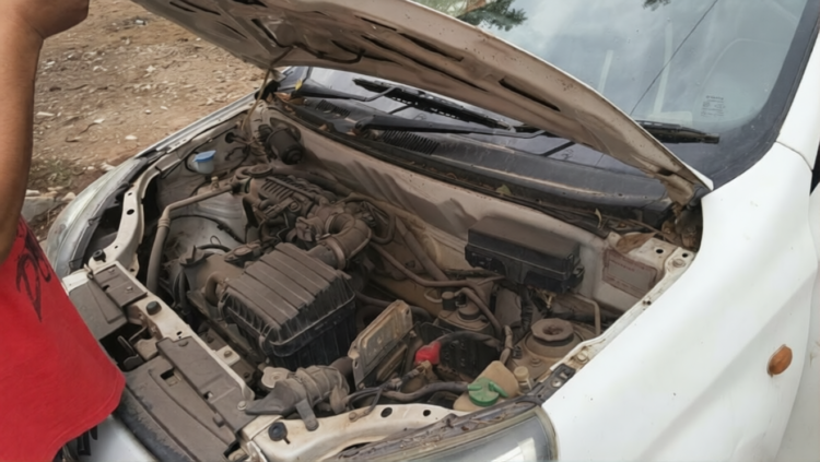 चोरों का नया तरीका: कार का कांच तोड़कर बैटरी पार