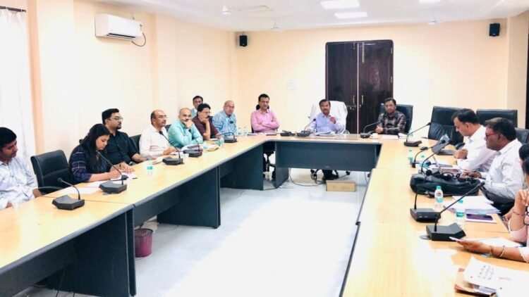 रायपुर में बायोमेडिकल वेस्ट प्रबंधन पर मंथन: महादेव कावरे की अध्यक्षता में अहम बैठक