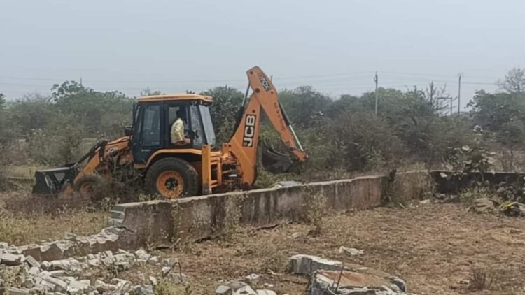 शिवा विहार में निगम का बुलडोजर: अवैध प्लॉटिंग पर बड़ी कार्रवाई