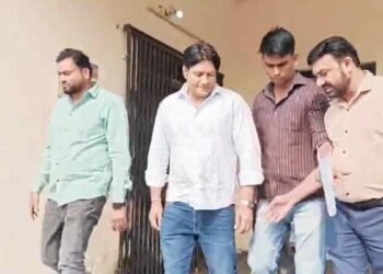 CSEB ऑफिस में छापा, JE और AE सहित तीन आरोपी गिरफ्तार