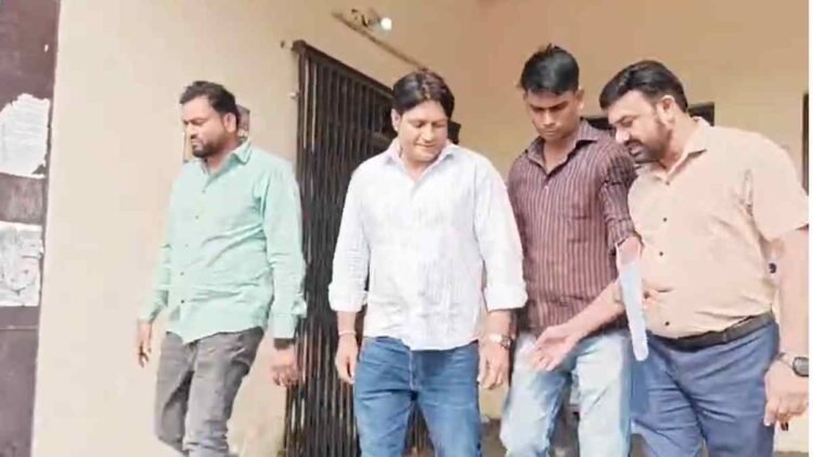 CSEB ऑफिस में छापा, JE और AE सहित तीन आरोपी गिरफ्तार