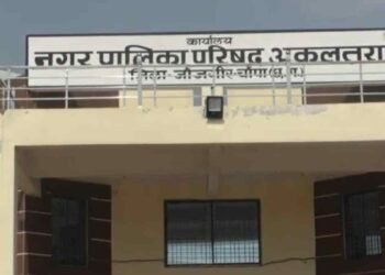 गोपिया तालाब सुखाने का आरोप, नगर पालिका अध्यक्ष व पार्षद पर FIR