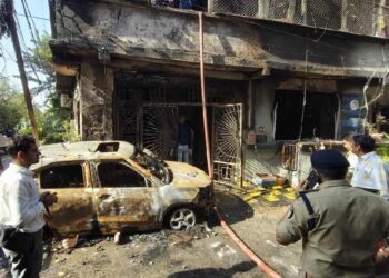 इंदौर में इलेक्ट्रिक कार चार्जिंग के दौरान घर जला, 8 मौतें, 4 घायल