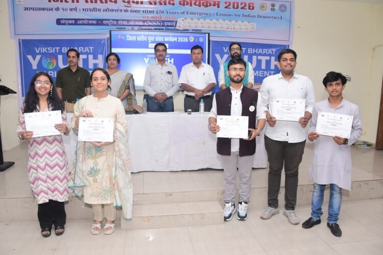 रायपुर में युवाओं ने की लोकतंत्र पर सार्थक मंथन