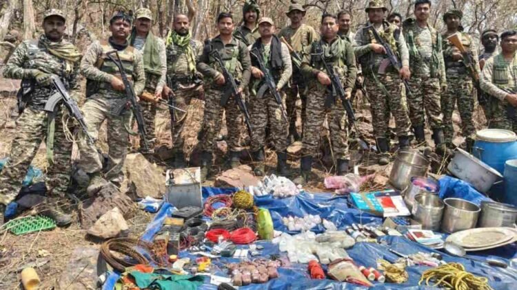 मैनपुर में सुरक्षाबलों को बड़ा नक्सली डंप बरामद,आईईडी बनाने की सामग्री जब्त