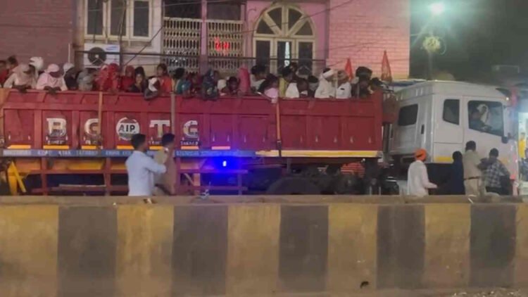 रायपुर में बड़ा खतरा टला: ट्रेलर में 200 लोग ठूंसकर ले जा रहा चालक गिरफ्तार