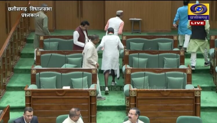 विधानसभा में जम्बूरी पर घमासान, जांच की मांग पर विपक्ष का वॉकआउट