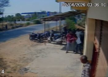 भू-माफियाओं के हौसले बुलंद: पटवारी दफ्तर में घुसकर हमला