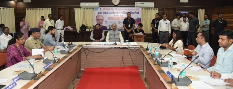 राज्यपाल रमेन डेका ने ली ब्लॉक स्तरीय प्रशासनिक अधिकारियों की समीक्षा बैठक, सभी स्कूलों में शौचालय की सुविधा और स्वच्छता सुनिश्चित करने के दिए निर्देश