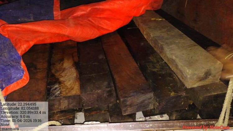 वन विकास निगम की गश्त से मिली सफलता: लकड़ी के अवैध परिवहन पर कार्रवाई, पिकअप वाहन जब्त