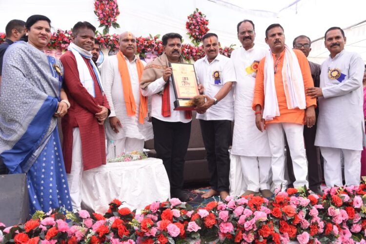 चन्द्रनाहू कुर्मी क्षत्रिय समाज दुर्ग राज के 56 वें वार्षिक अधिवेशन में शामिल हुए उप मुख्यमंत्री विजय शर्मा,कहा-कुर्मी क्षत्रिय समाज का रहा है गौरवशाली अतीत