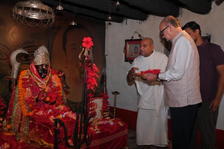 राज्यपाल रमेन डेका सोगड़ा आश्रम पहुंचे मां काली की पूजा अर्चना कर प्रदेशवासियों की सुख समृद्धि और खुशहाली की कामना की