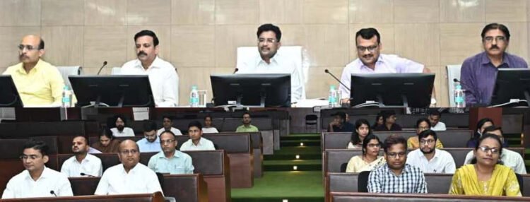 प्रमुख सचिव सोनमणि बोरा ने ली राज्य स्तरीय विभागीय बैठक, चार जिले के सहायक आयुक्त को शो-कॉज नोटिस