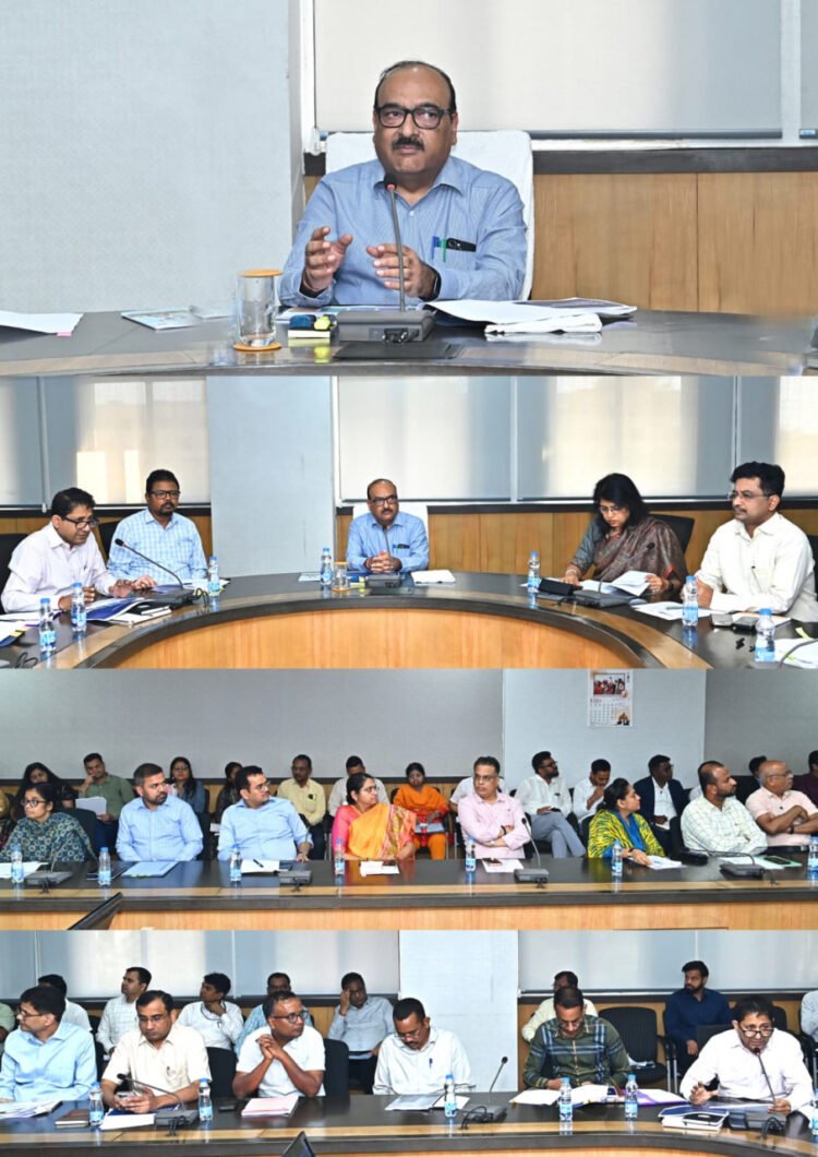 मुख्य सचिव ने लोक सेवा गारंटी अधिनियम के क्रियान्वन की समीक्षा की,कहा- जनता से जुड़ी सभी सेवाएं को लोक सेवा गारंटी अधिनियम के दायरे में होना चाहिए