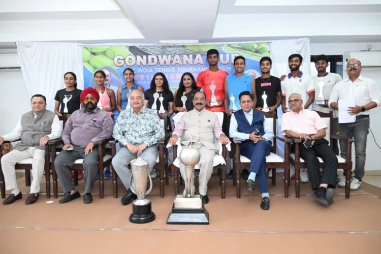 उप मुख्यमंत्री गोंडवाना कप ऑल इंडिया टेनिस टूर्नामेंट के समापन समारोह में हुए शामिल,कहा-खेल और खिलाड़ियों को आगे बढ़ाने टूर्नामेंट आवश्यक