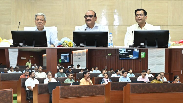 सिविल सर्विस दिवस पर बड़ा ऐलान: छत्तीसगढ़ में 750 सेवाएं लोक सेवा गारंटी के दायरे में आएंगी