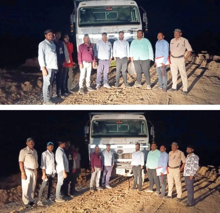 शासकीय भूमि से हो रहा था अवैध खनन, एक पोकलेन और 3 हाइवा जब्त
