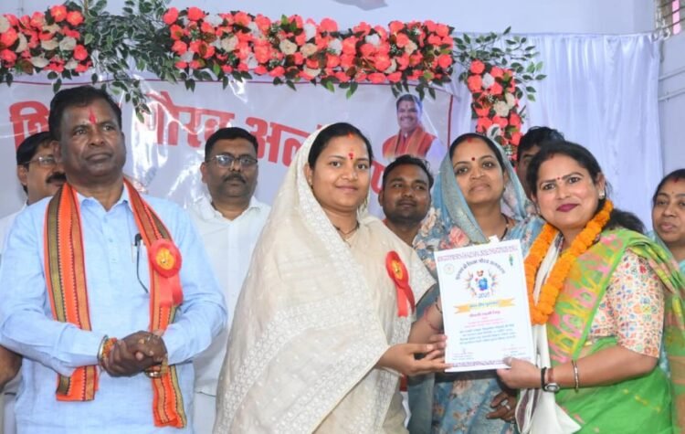 मुख्यमंत्री शिक्षा गौरव अलंकरण बना प्रेरणा का मंच, उत्कृष्ट शिक्षकों के योगदान को मिला सम्मान,मंत्री राजवाड़े ने कहा- शिक्षकों के समर्पण से ही होगा शिक्षा का सशक्त निर्माण