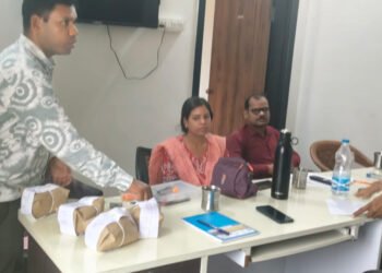 खाद्य एवं औषधि प्रशासन टीम ने की गुणवत्ता जांच,स्वच्छता में कमी पर दुकान को नोटिस