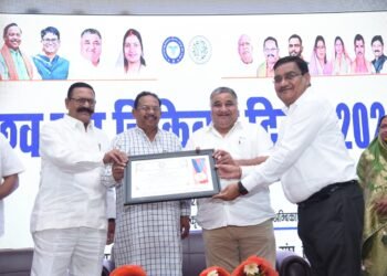 विश्व पशु चिकित्सा दिवस पर मूक प्राणियों के संरक्षक हुए सम्मानित,मंत्री राजेश अग्रवाल ने कहा-ग्रामीण अर्थव्यवस्था का मजबूत आधार स्तंभ हमारा पशुधन