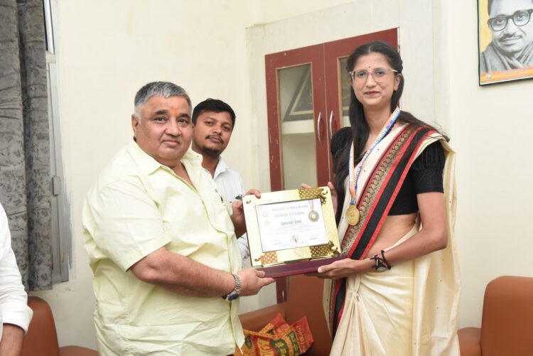 छत्तीसगढ़ की बेटी शिवानी सोनी ने रचा इतिहास,अंतर्राष्ट्रीय गोल्फ खिलाड़ी ‘इंटरनेशनल बुक ऑफ रिकॉर्ड्स’ से सम्मानित