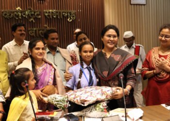 इसरो के यंग साइंटिस्ट प्रोग्राम में चयनित होने वाली हिमांशी साहू का कलेक्टर ने किया सम्मान,सेजेस कन्नेवाड़ा ने उज्ज्वल भविष्य की दी शुभकामनाएं