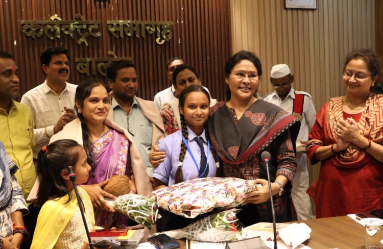 इसरो के यंग साइंटिस्ट प्रोग्राम में चयनित होने वाली हिमांशी साहू का कलेक्टर ने किया सम्मान,सेजेस कन्नेवाड़ा ने उज्ज्वल भविष्य की दी शुभकामनाएं