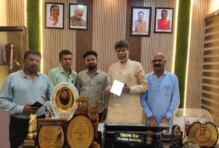 विधायक किरण देव ने मोबाइल ऐप से स्वयं की अपने परिवार की जनगणना,नागरिकों से की डिजिटल भागीदारी की अपील