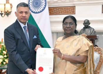 चीन में भारत के राजदूत विक्रम दोराईस्वामी ने राष्ट्रपति मुर्मु से की मुलाकात, हासिल किया परिचय पत्र