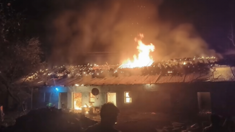 आग की चपेट में 9 घर, मस्तूरी में मची अफरा-तफरी